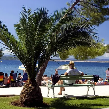 Mit Whirlpool Fuer 32 Per Apartment Crikvenica