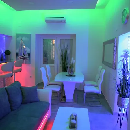 شقة Mit Whirlpool Fuer 32 Per *