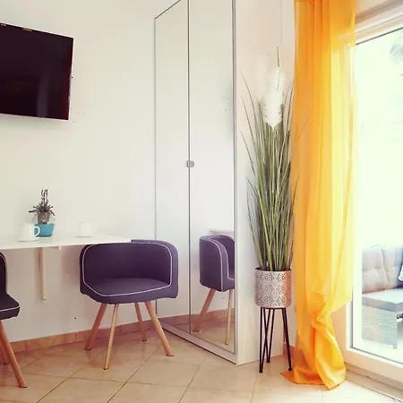 Mit Whirlpool Fuer 32 Per Apartment Crikvenica