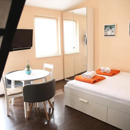 Mit Whirlpool Fuer 32 Per Apartment Crikvenica