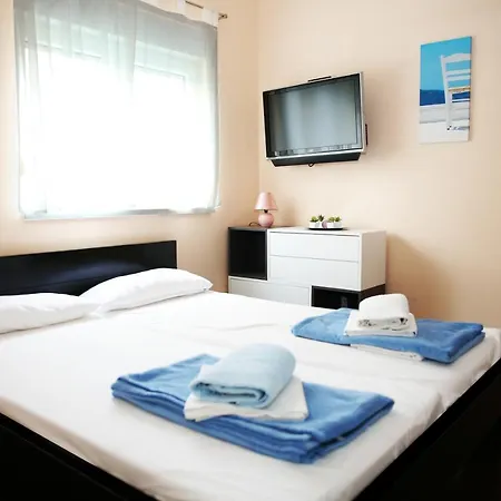 Apartment Mit Whirlpool Fuer 32 Per *