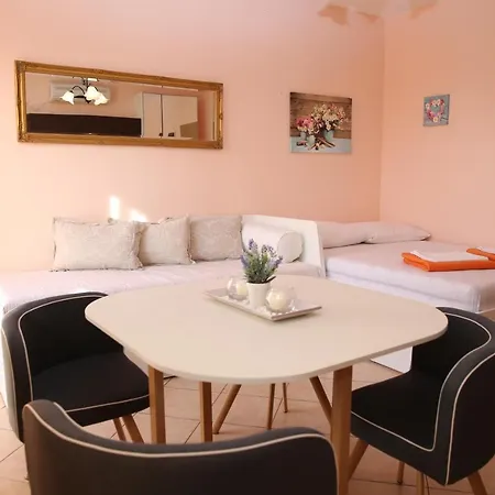 Mit Whirlpool Fuer 32 Per Apartment *